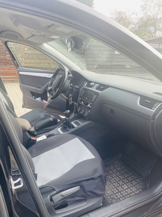 Vand Skoda Octavia ,bine intretinuta revizii la zi efectuate la Skoda