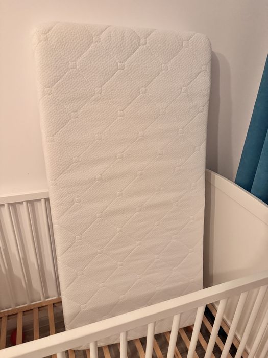 Pachet mobilier bebe – Pat lemn 120×60 + Saltea + Pernă de alăptat