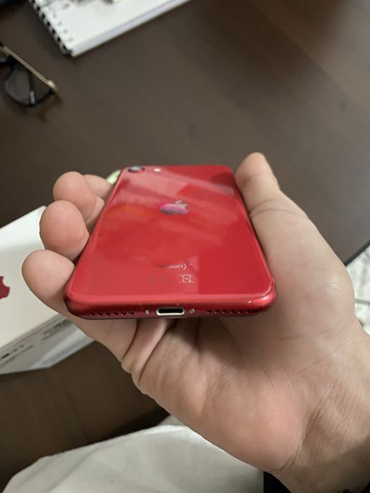Vând Iphone SE 2020 ca nou 64Gb Neverlocked