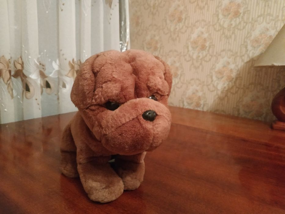 Продаю мягкую игрушку собачка породы шарпей.