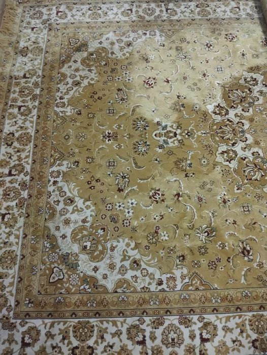 Ковёр в хорошем состоянии