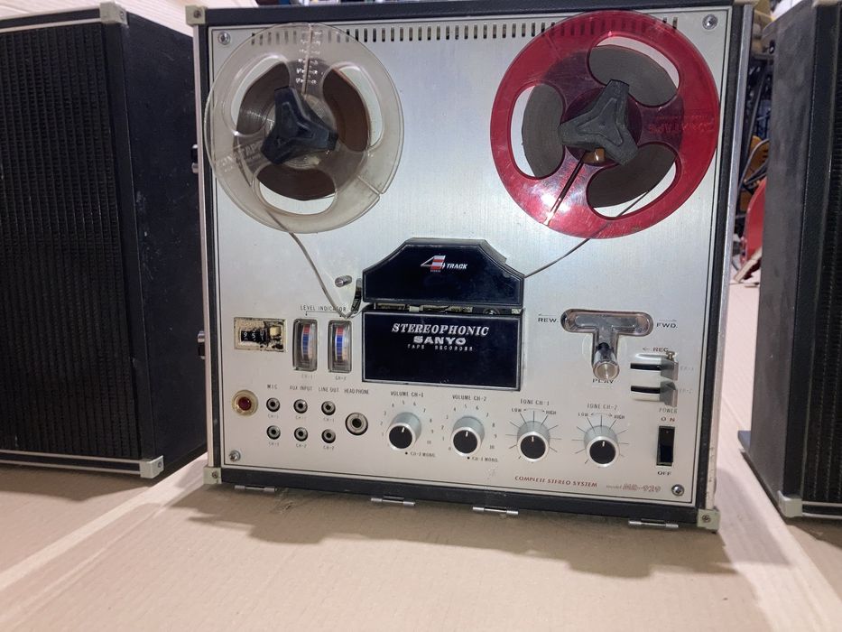 magnetofon portabil stereofonic Sanyo Model japonez MR-929