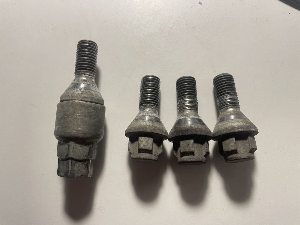 Set antifurt auto - 4 prezoane+ cheie