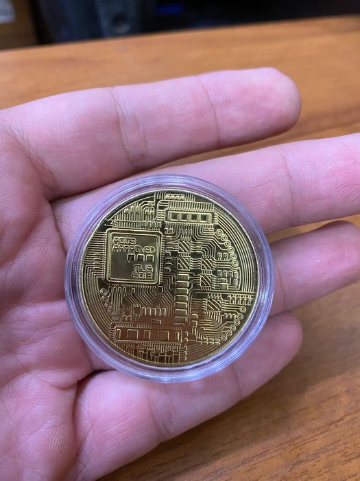 Метална Биткойн монета