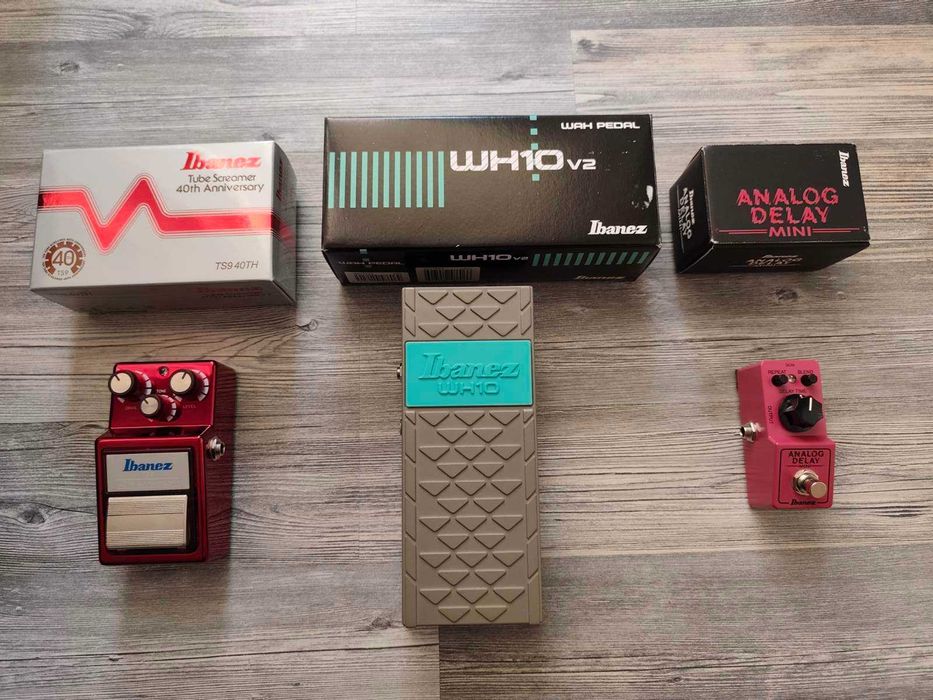 Много запазени китарни ефекти с оригиналните кутии!