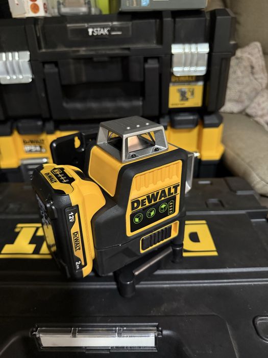 Nivela laser cu 16 lini Dewalt DCE089D1G