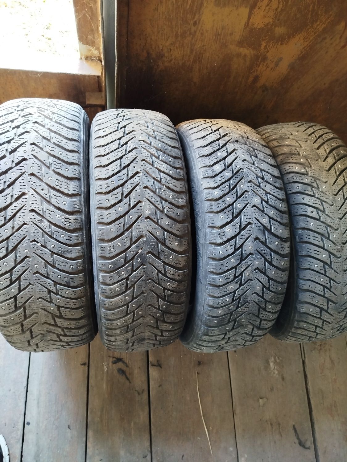 Комплект зимних шин Nokian 185/65/15