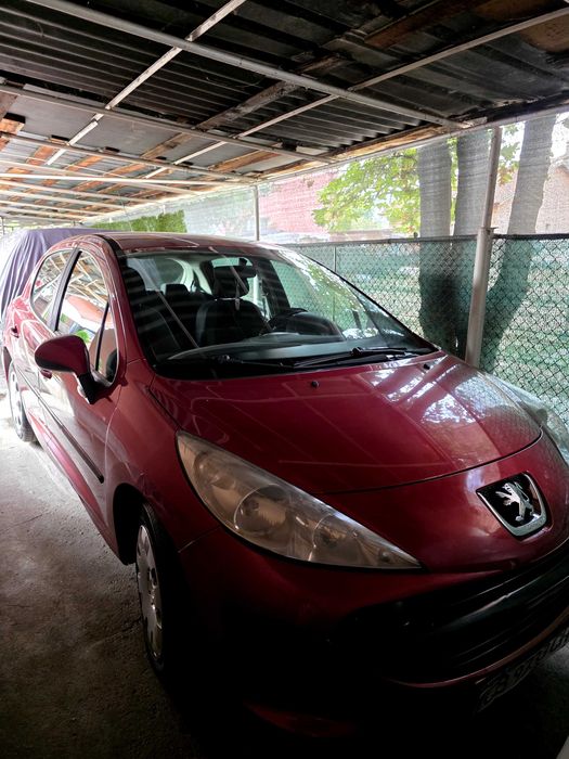 Продавам Peugeot 207 1.4