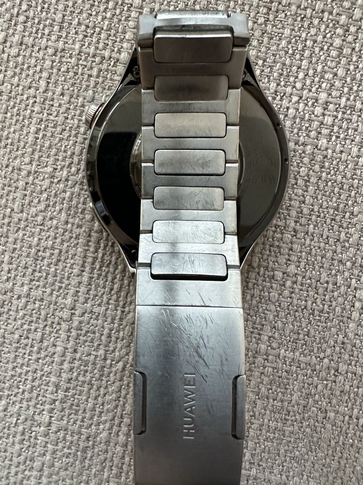 Продавам Huawei Watch 4 pro
