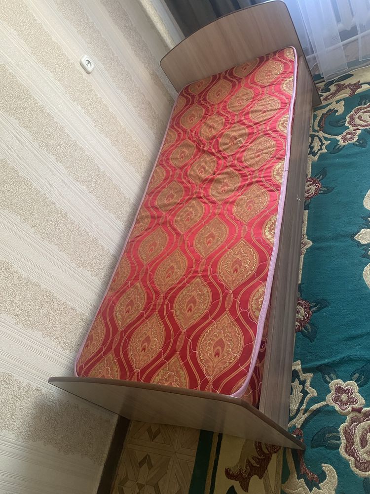 Продам кровати с матрасом