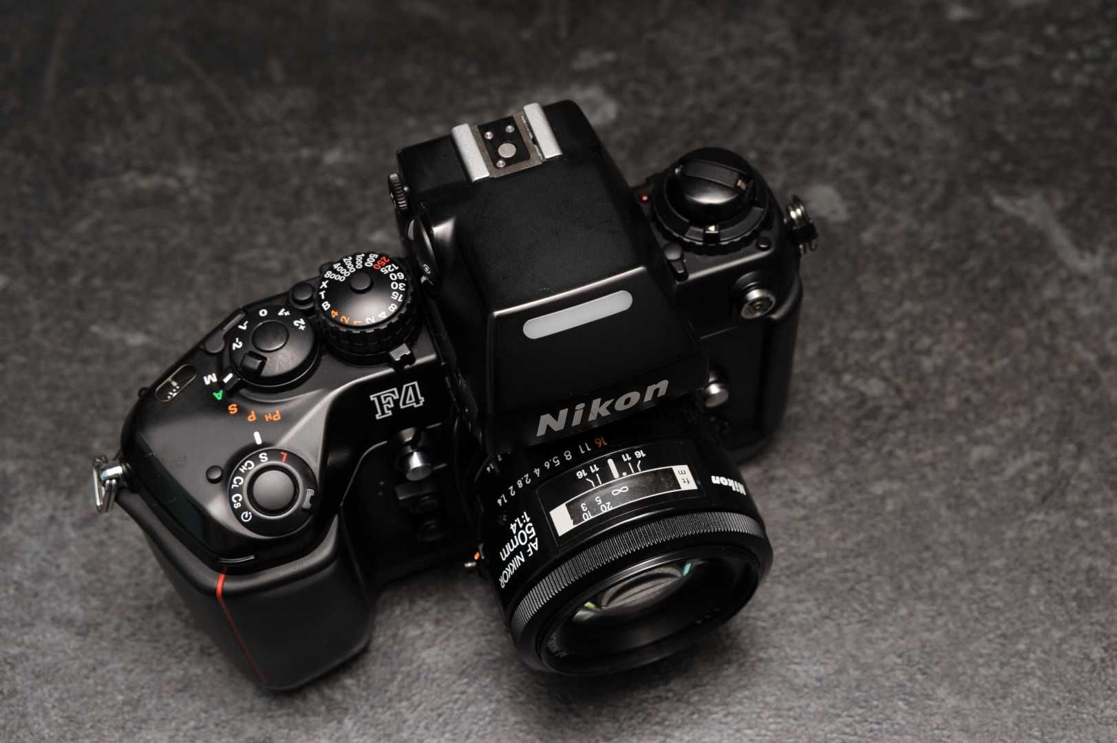 Nikon F4 cu curea umar