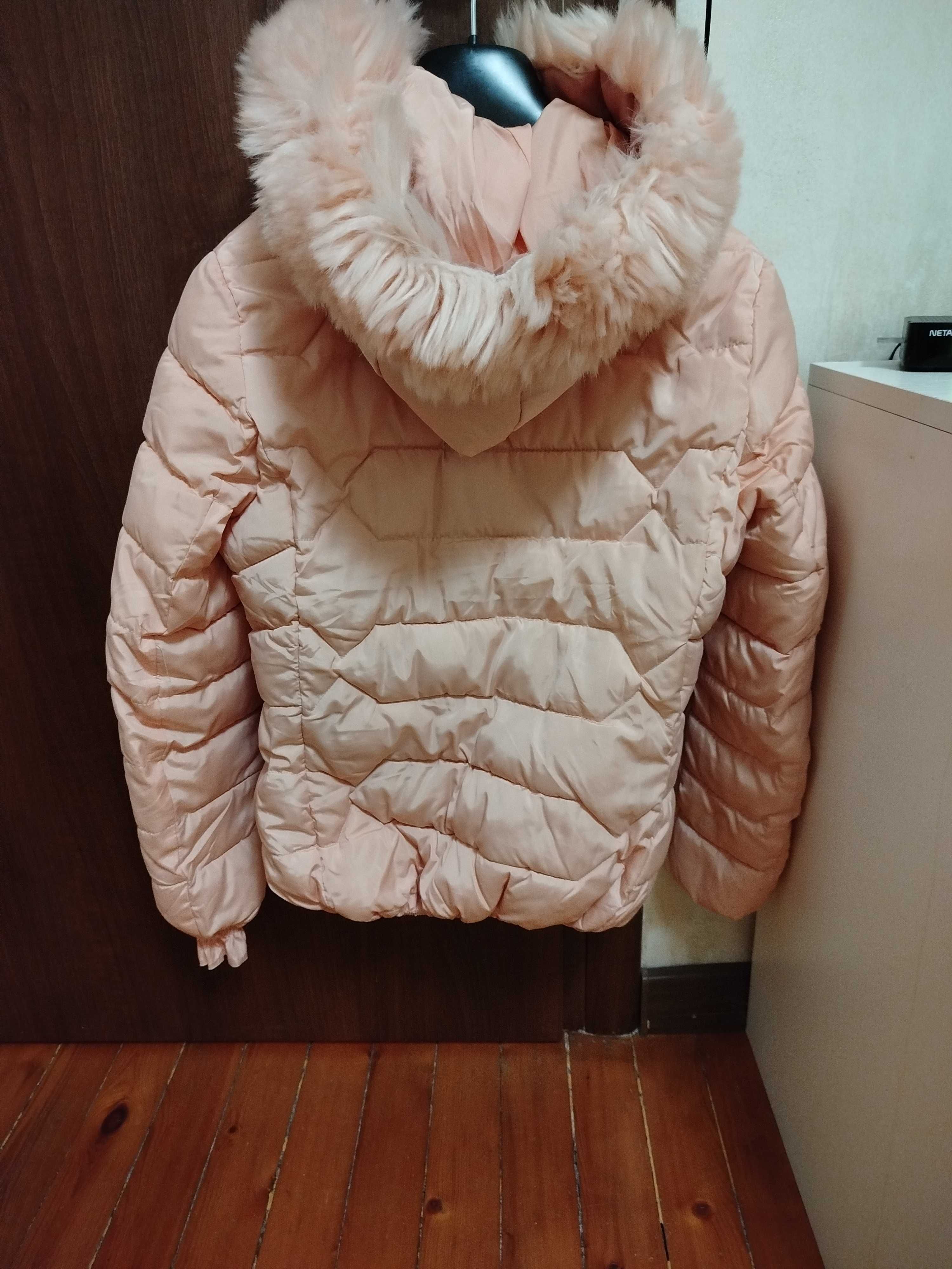 Розово дамско яке с качулка