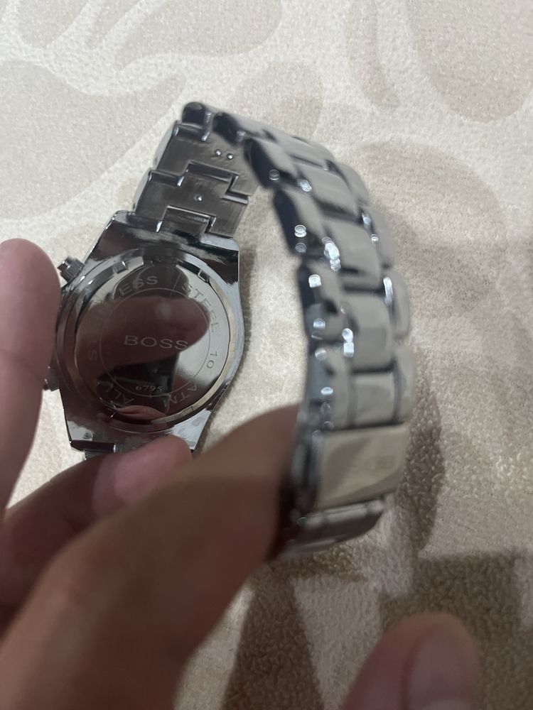 Часовник оргинален на hugo boss