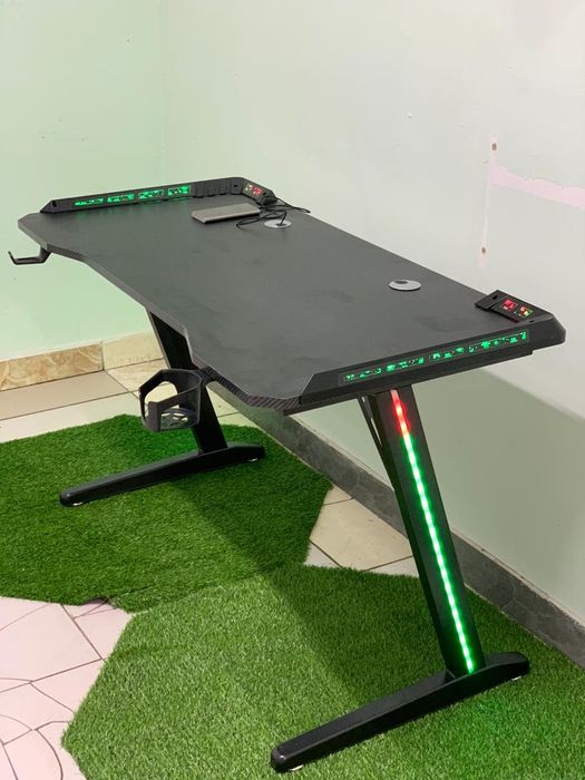 Компьютерный стол. Стол