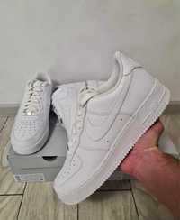 Adidași Air Force 1 Low Triple White