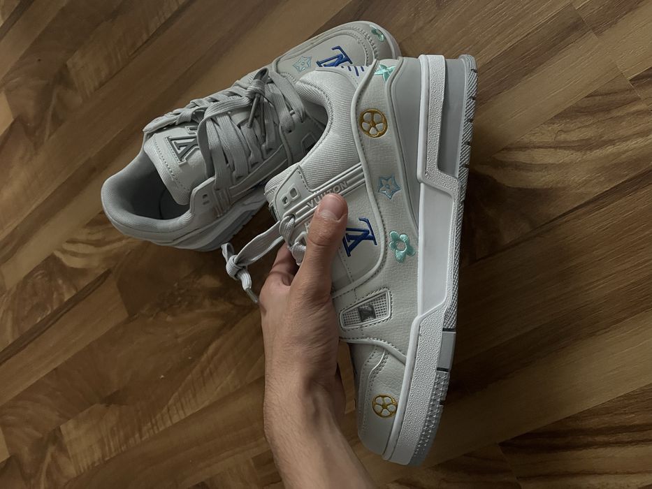 Louis vuitton trainers grey
