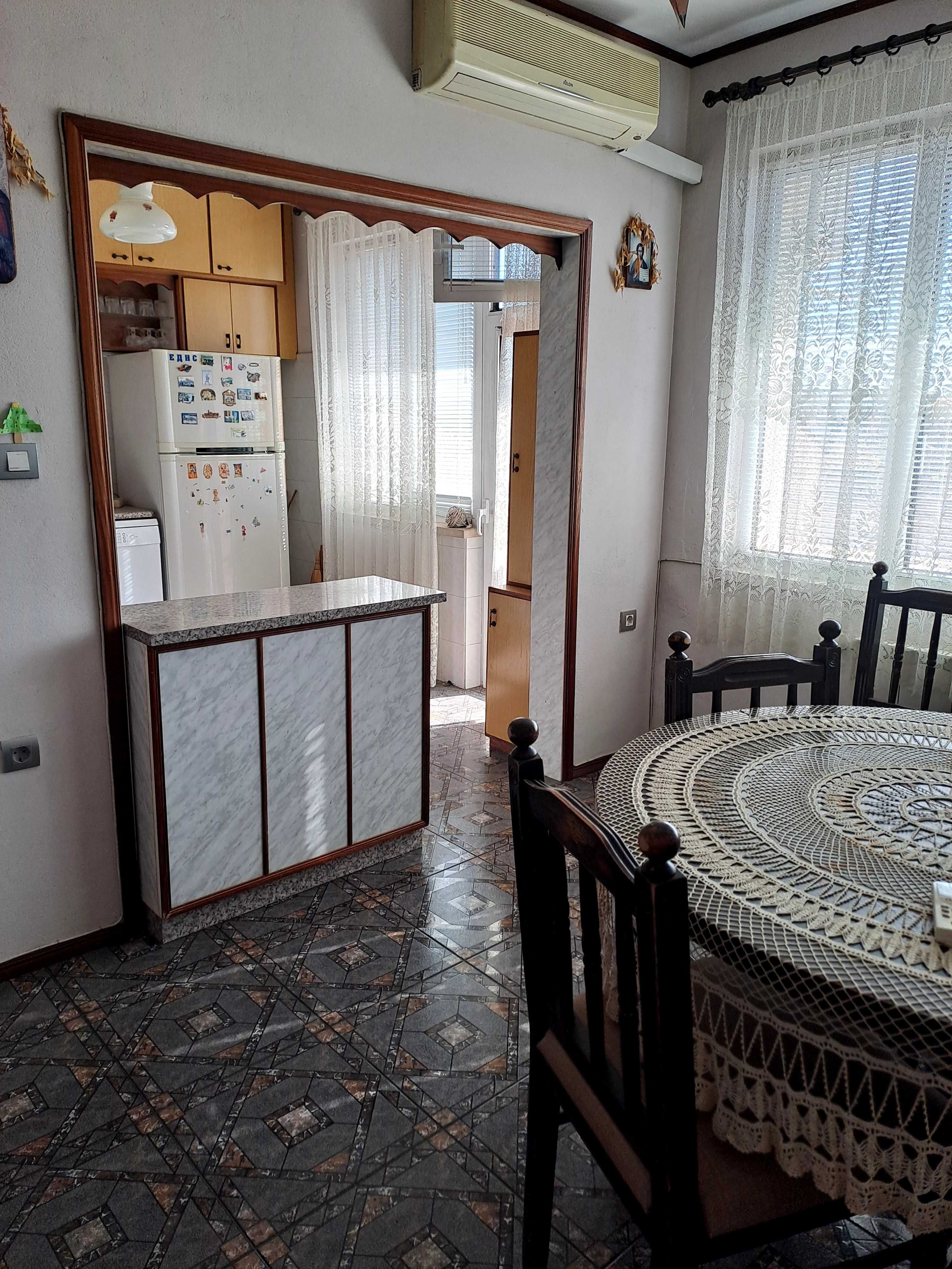 Продава се апартамент, 120 кв.м с три спални