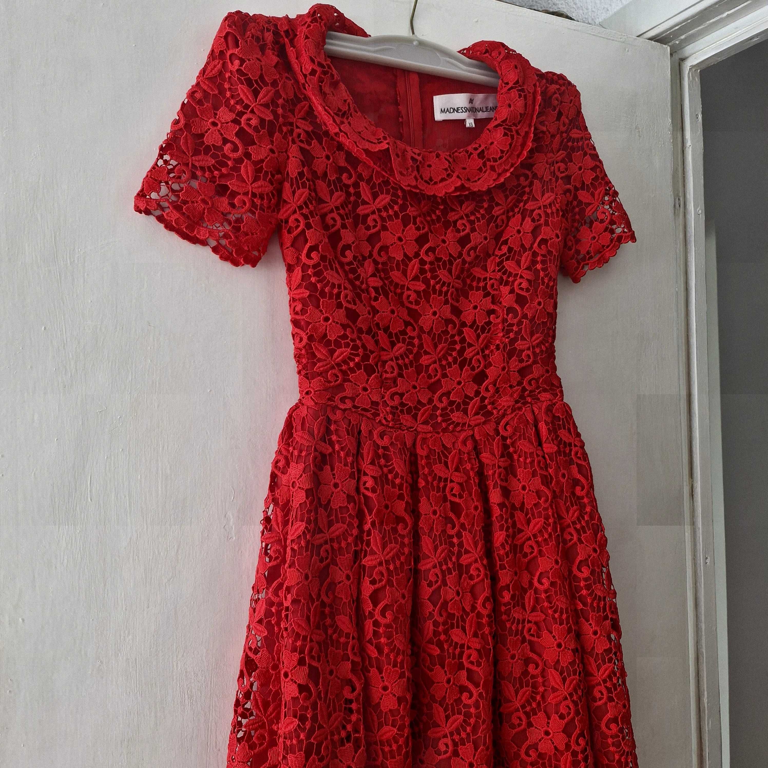 Rochie roșie dantelată elegantă Madness – mărime XS