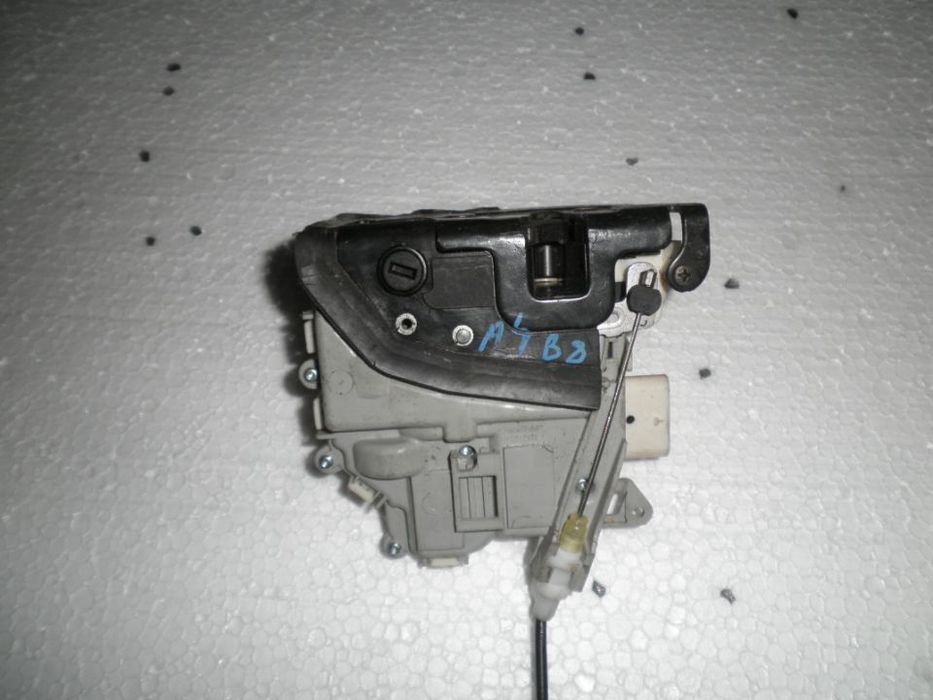 Incuietoare Broasca stanga/ Dreapta Spate  Audi A4 B8 8k0839016c