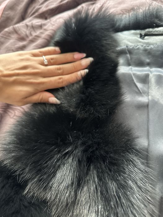 елек със естествен пух от черна лисица на ROCKEDS