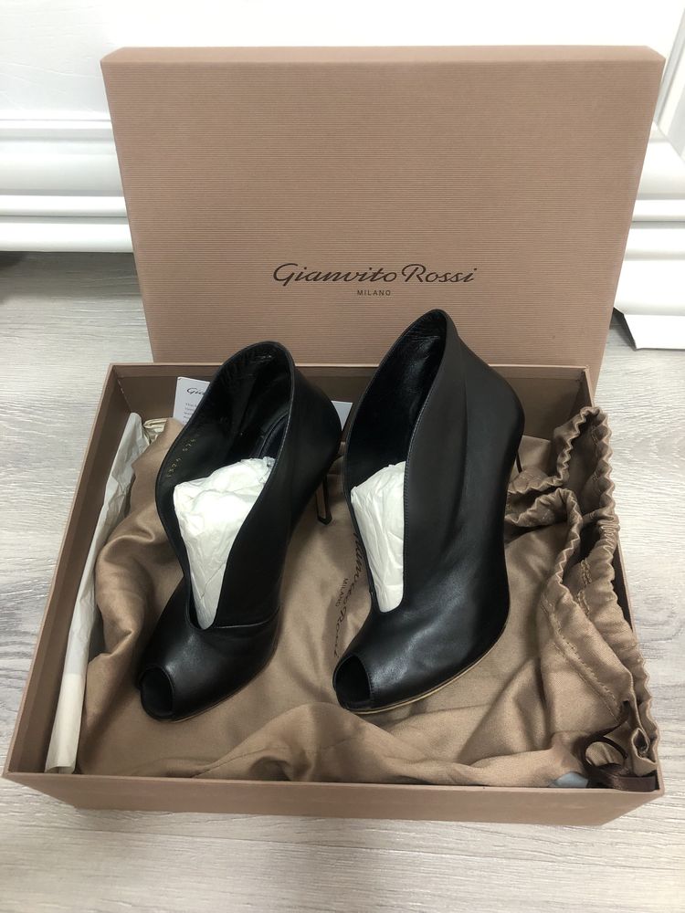 Обувь Gucci, GianvitoRossi, Stuart Weitzman, Baldinini и др.