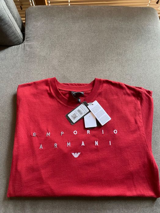 .  Тениска Armani