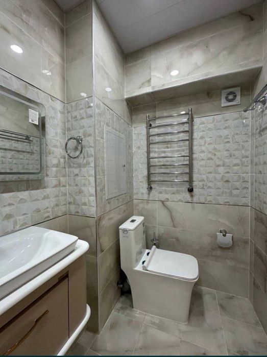 Лабзак 4 хона 3 хона килинган 2-этаж,110м2 квартира ШОШИЛИНЧ сотилади!