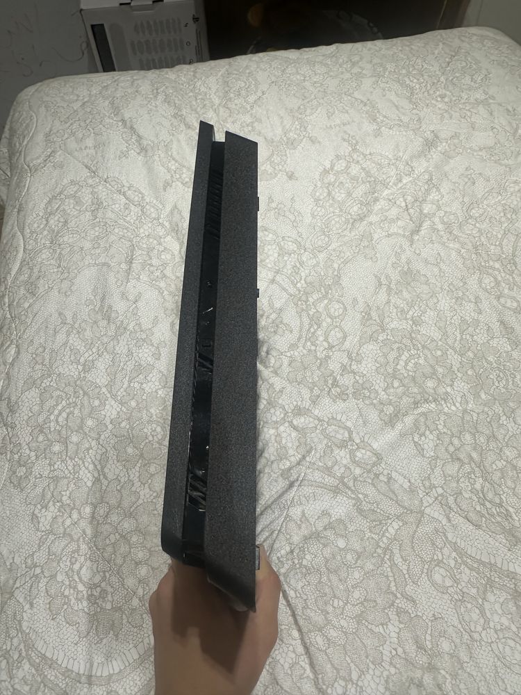 Продается Отличный PS 4 Slim 1Tera