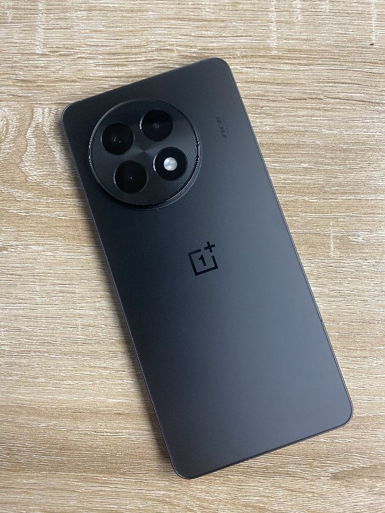 OnePlus Ace 5 12/256[новый, готовый]