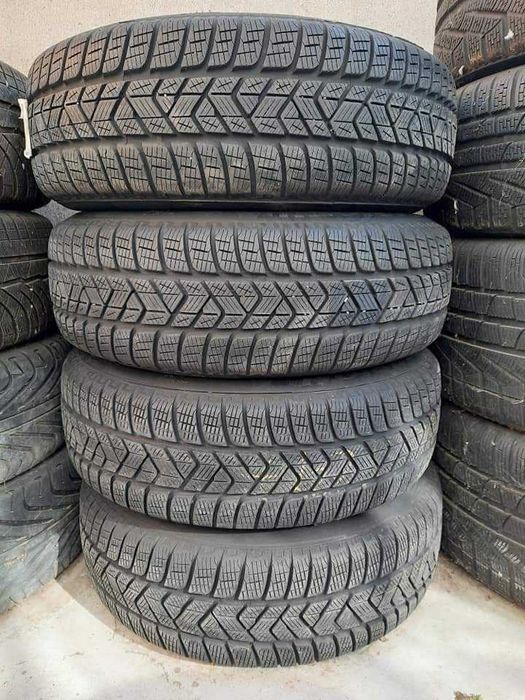 4 Броя 215/60/17 Pirelli 2x7,5mm, 2x6,5mm