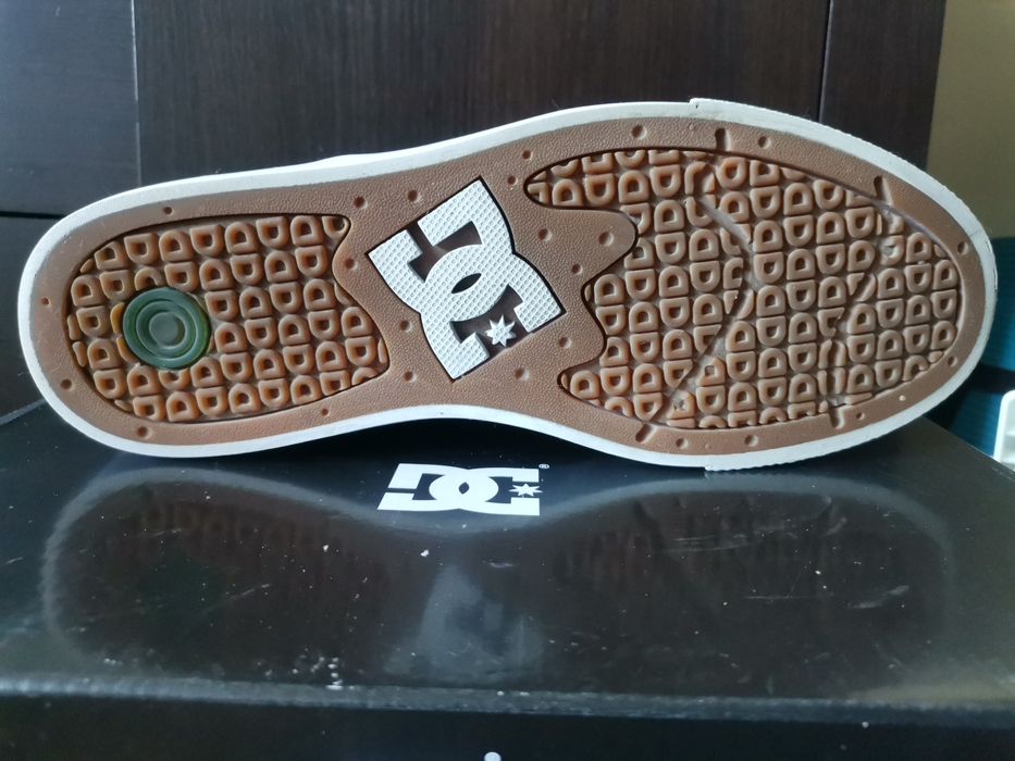 Кецове DC Teknic S Wes, номер 10 US,43 EU