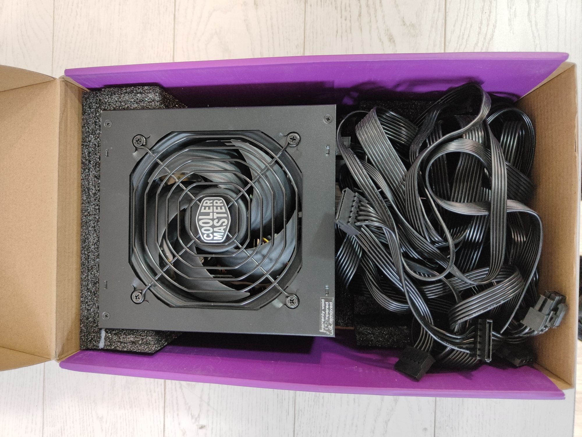 Блок питания Cooler Master 550W Gold