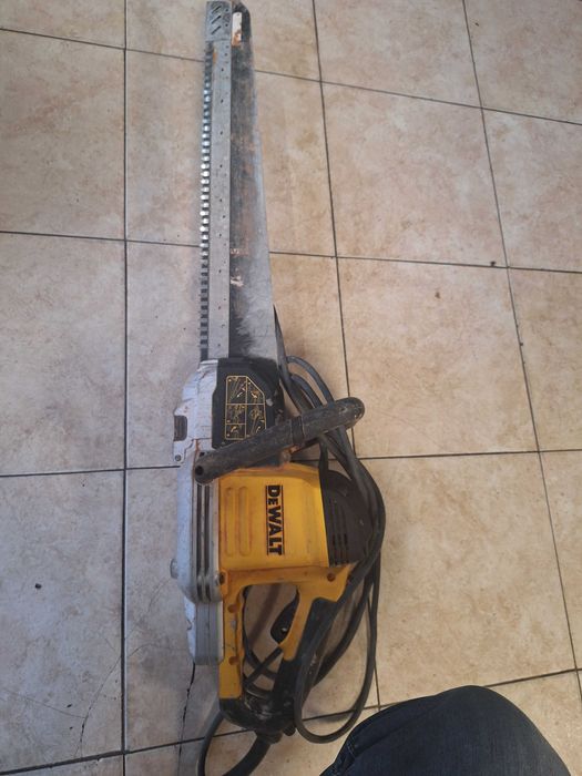 Електрически трион DeWalt DWE398