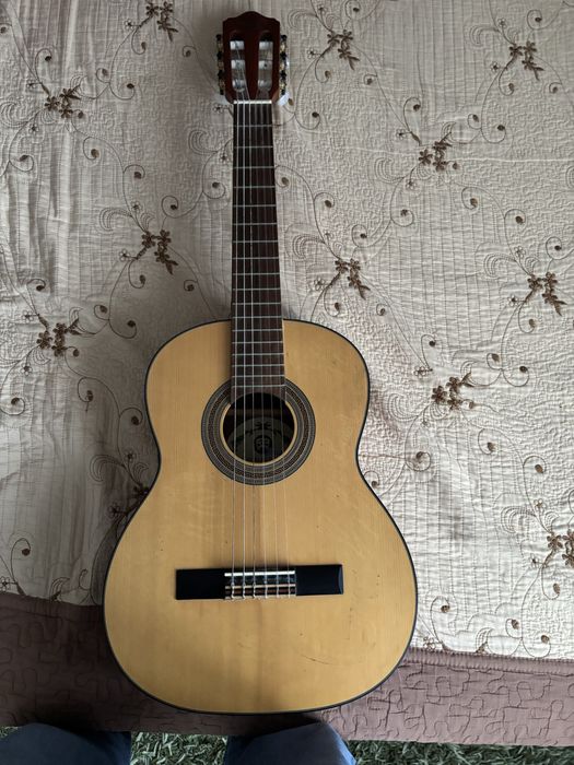 Vand chitara  marca hora pentru copii (PITESTI)