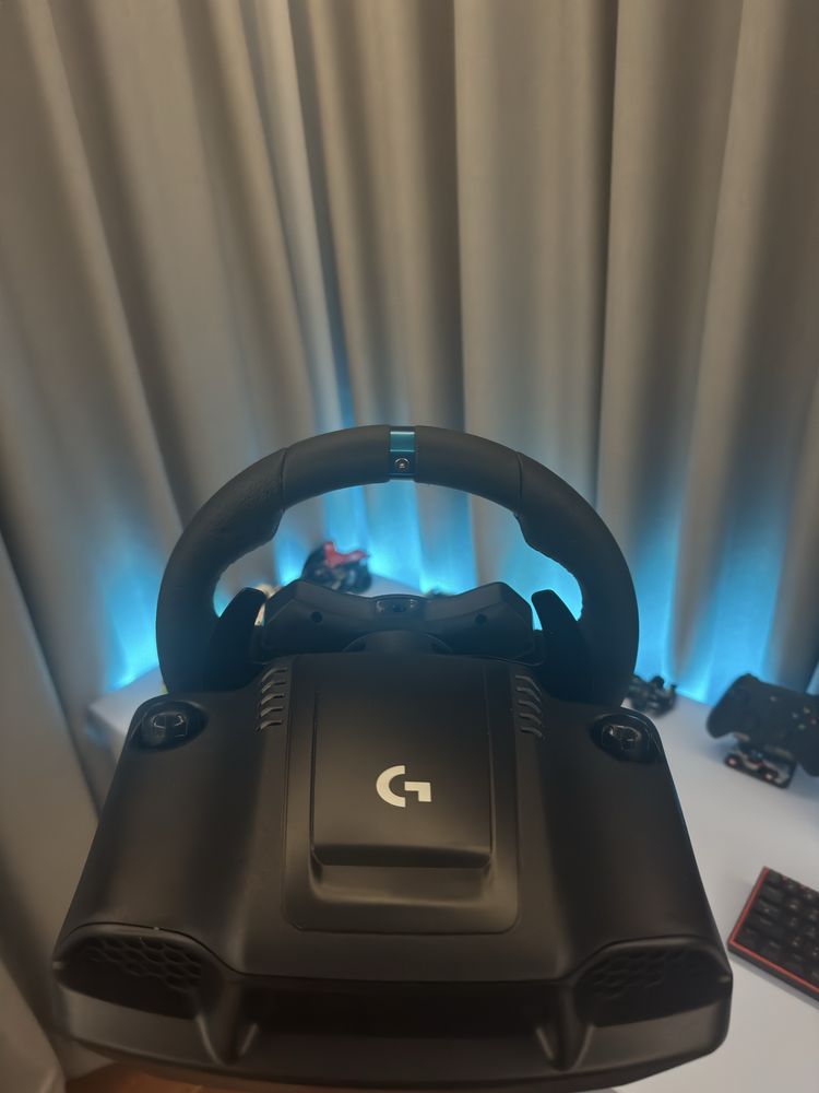 Logitech G923 Racing Wheel + Pedals + Shifter | Перфектно състояние