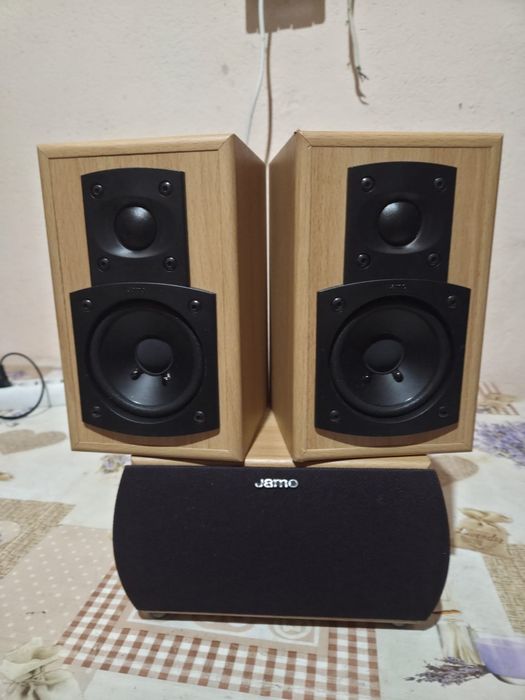 Vând boxe surround Jamo