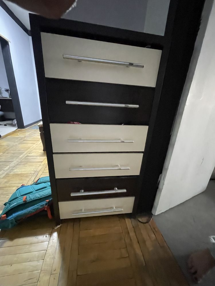 Срочно продается комплект мебели - Шкаф , комод , тумбочка