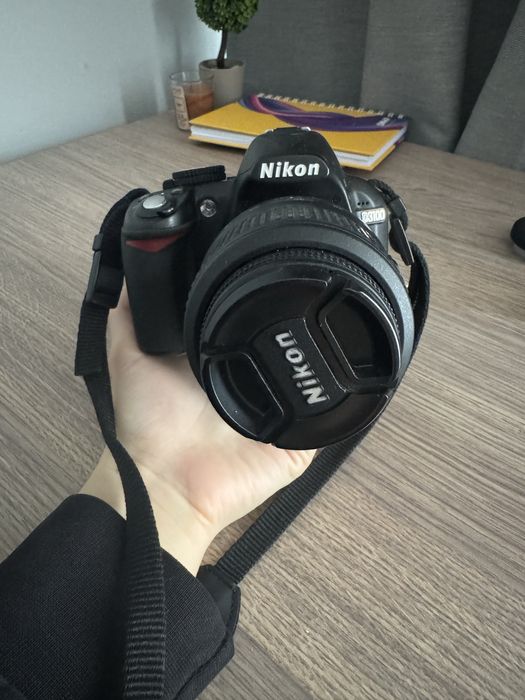 Nikon D3100 + обектив 18-55mm VR