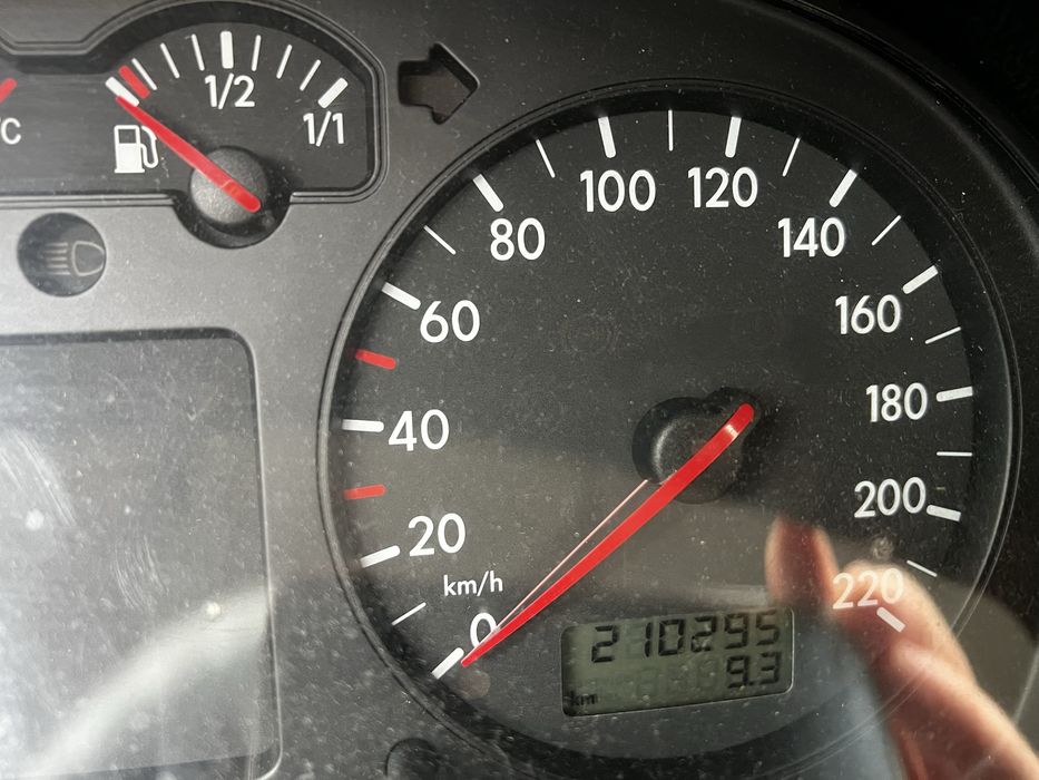 Volkswagen Golf 4 benzina 210000 km