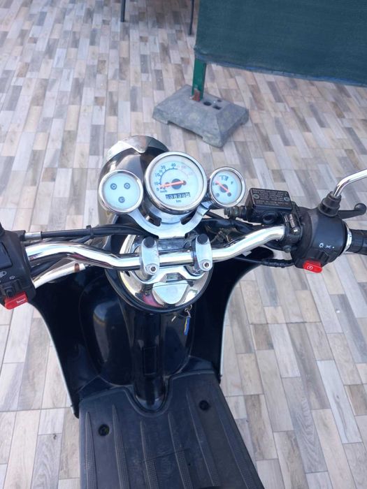 Scuter nova motors retro motor 49 an 2010 km 3900 cu portbagaj inclus