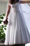 Rochie mireasa eleganta si usoara.