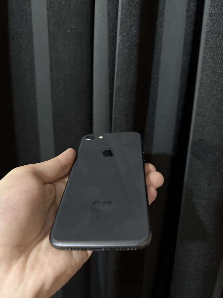 Iphone 8 за части или отключване