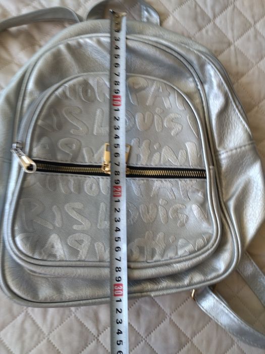 Дамска сребриста раница