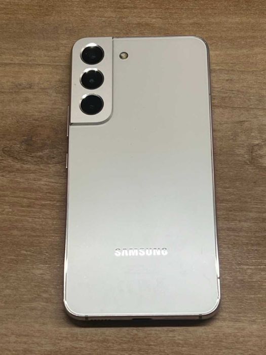 Samsung S22 256GB / 8GB / Бял / Dual sim / не е заключен