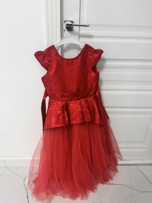 Продам платье для девочки