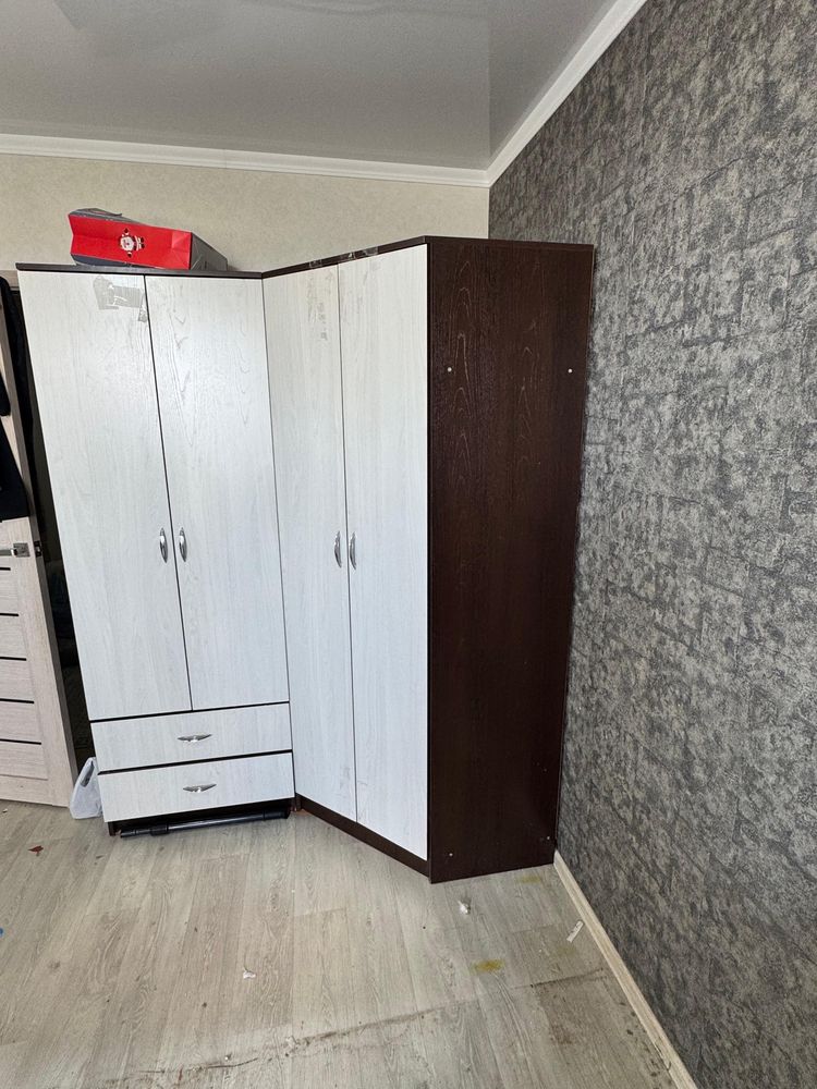 Продам угловой шкаф