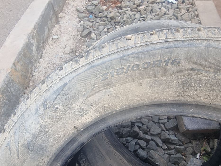 Зимние шины 215/60/16