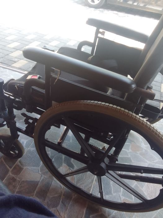 Cărucior pentru dezabili pliabil