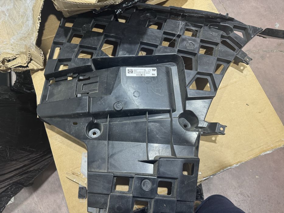 Заден десен държач BMW G07