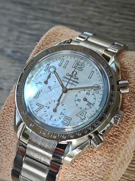 Автоматичен Часовник Omega Speedmaster Recuced Mother Of Pearl Dial